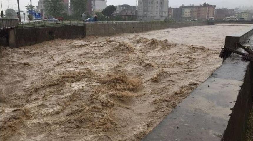 &Uuml;nye&rsquo;de Son 10 Yılın En B&uuml;y&uuml;k Yağışı