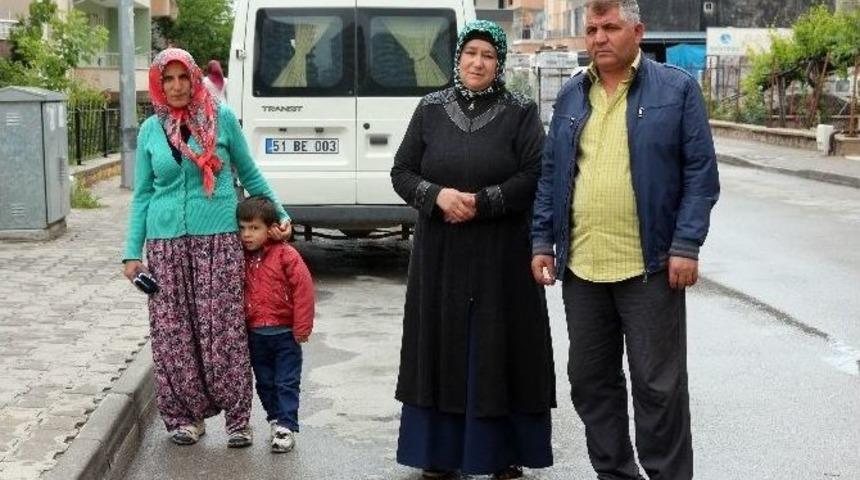 &Ccedil;ocuğuna &Ccedil;arpan Otomobili, Dedektif Gibi Arayarak Buldu