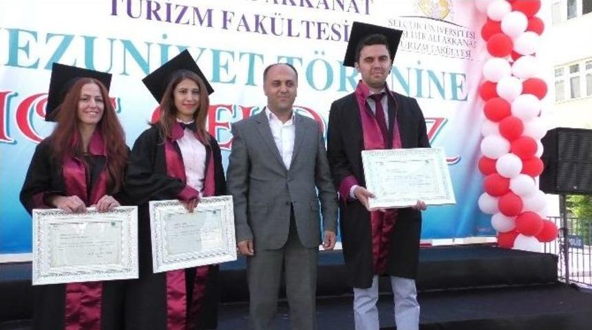 Beyşehir&rsquo;de Turizmci &Ouml;ğrencilerin Mezuniyet Heyecanı