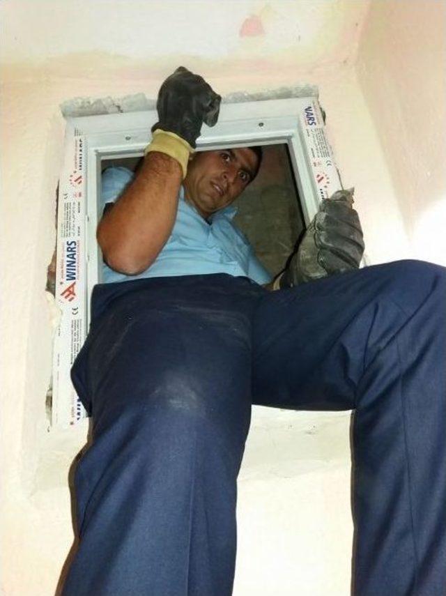 Havalandırma Boşluğuna D&uuml;şen Yavru Kedi Kurtarıldı 1