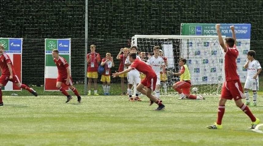Beşiktaşlı Gen&ccedil;ler Mılano&rsquo;da G&ouml;z Doldurdu