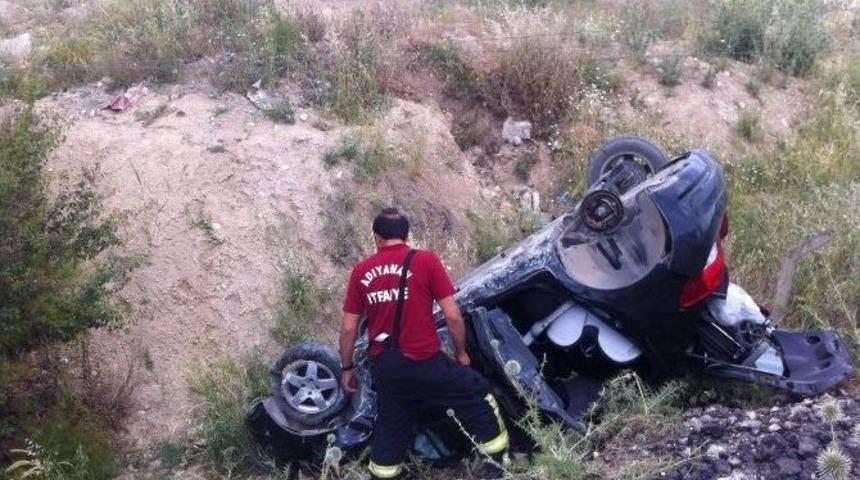 Otomobil Şarampole Yuvarlandı: 3 Yaralı