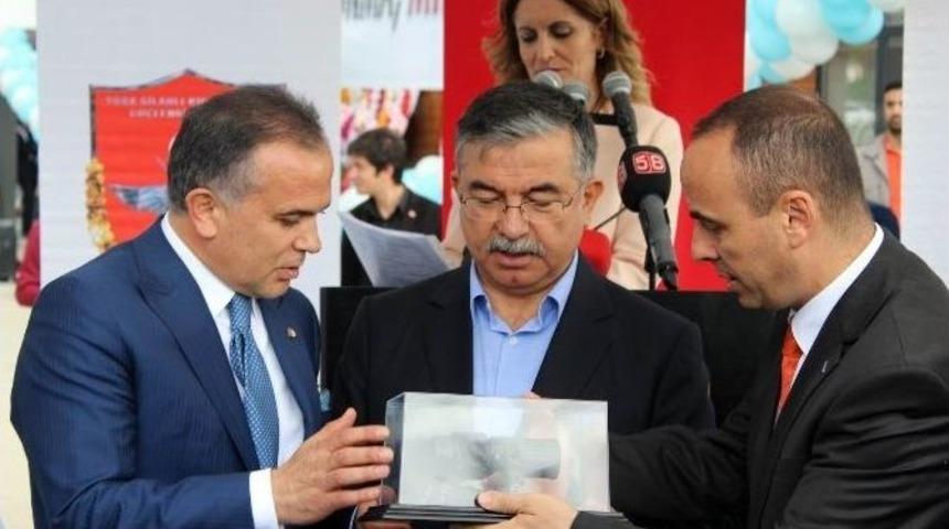 T&uuml;rkiye&rsquo;nin İlk Seri Mercek &Uuml;retim Fabrikası Sivas&rsquo;ta A&ccedil;ıldı