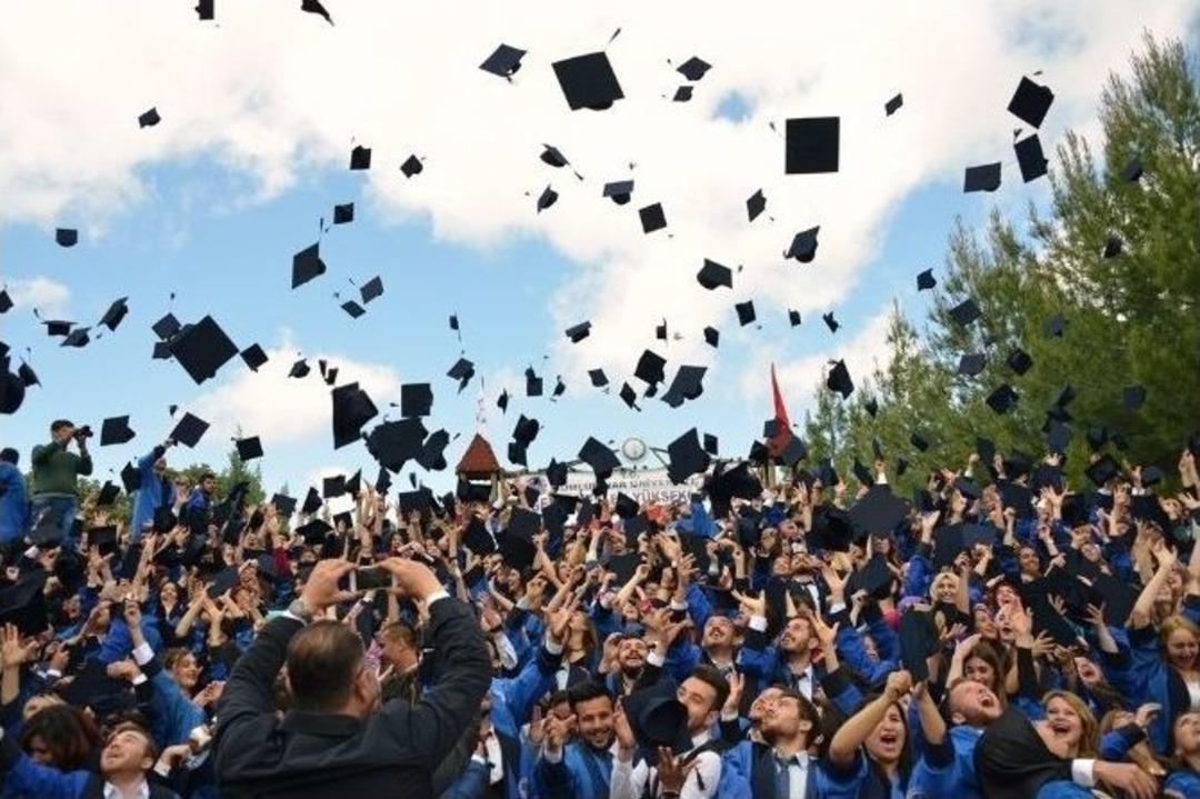 Gediz&rsquo;de Mezuniyet Coşkusu