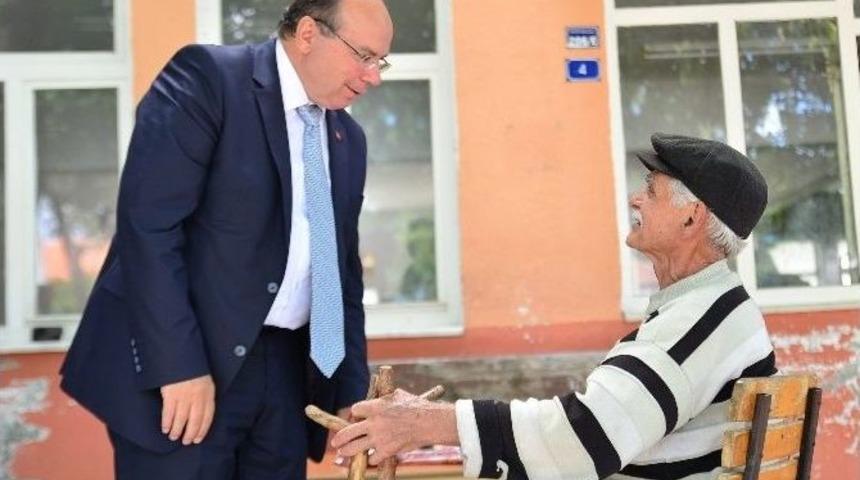 Vali &Ccedil;i&ccedil;ek, D&ouml;ğ&uuml;şbelen&rsquo;de Vatandaşlarla Buluştu