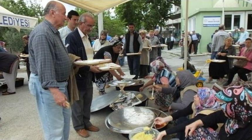 Burhaniye&rsquo;de H&uuml;rriyet Mahallesinde Hayır Coşkusu