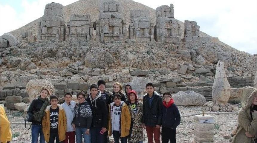 &Ouml;ğrenciler Nemrut Dağı&rsquo;na Hayran Kaldı