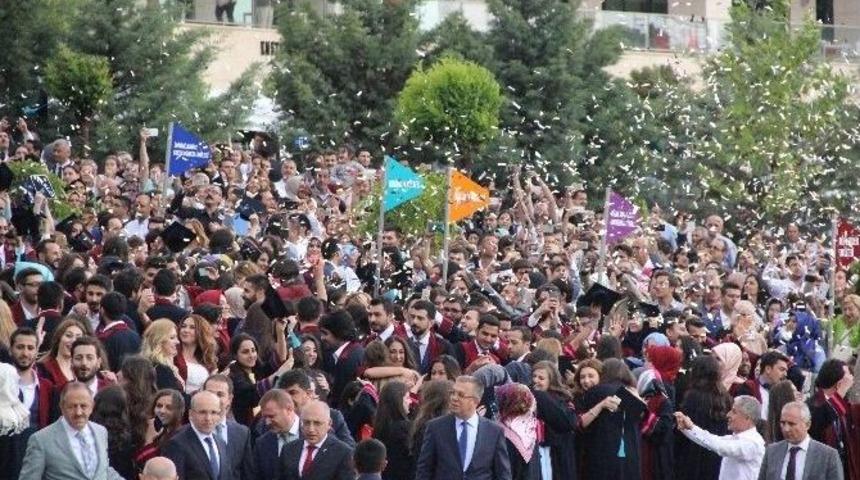 3 &Ccedil;ocuk Annesi Okul Birincisi Oldu