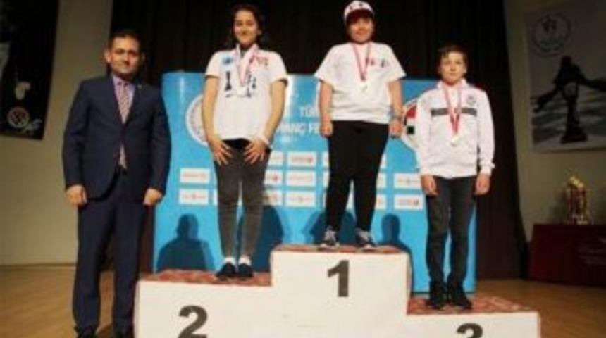 Minik Santra&ccedil;&ccedil;ının B&uuml;y&uuml;k Başarısı