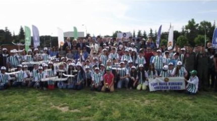 Model U&ccedil;ak Pilotları &Ouml;d&uuml;llerini Aldı