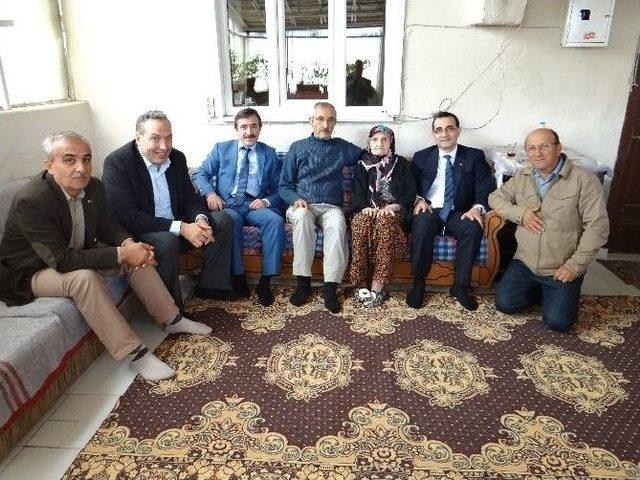 M&uuml;steşar D&ouml;nmez, 102 Yaşındaki Anneannesinin Hayır Duasını Aldı 1