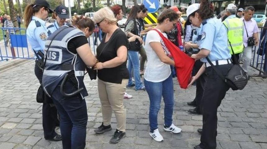 Kesk&rsquo;ten İzmir&rsquo;de Laiklik Y&uuml;r&uuml;y&uuml;ş&uuml;