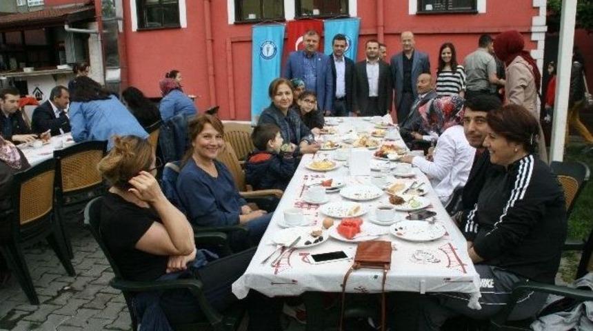 Sağlık &Ccedil;alışanları Kahvaltıda Bir Araya Geldi