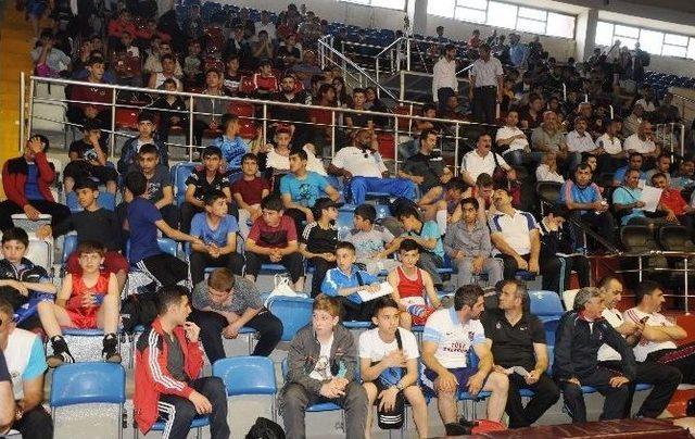 Üst Minikler Türkiye Ferdi Boks Şampiyonası Mersin’de Başladı