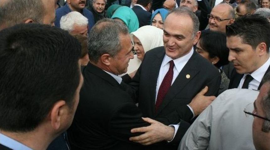 Bakan &Ouml;zl&uuml;, D&uuml;zce&rsquo;de Coşkuyla Karşılandı