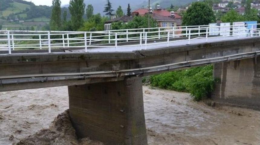 K&ouml;pr&uuml; Yıkılma Tehlikesi Altında