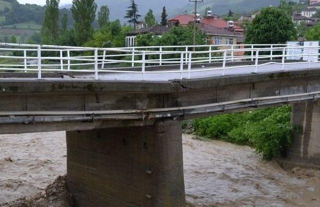 Köprü Yıkılma Tehlikesi Altında