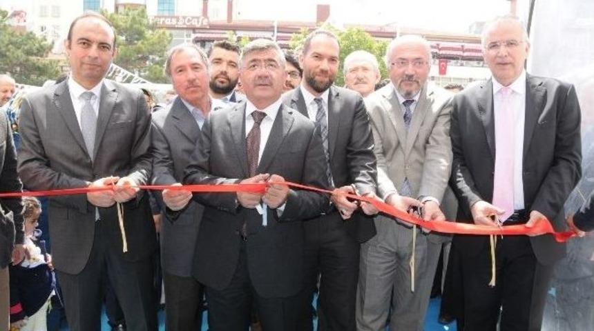 Niğde Belediyesi Kitap Fuarı A&ccedil;tı