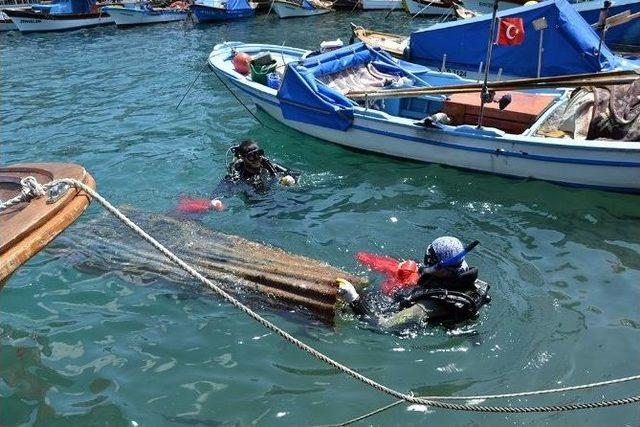 Foça’da Kıyı Ve Sualtı Temizliği Yapıldı