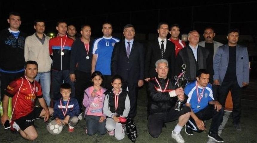 Niğde Belediyesi Futbol Turnuvası&rsquo;nın Galibi Milli Eğitim M&uuml;d&uuml;rl&uuml;ğ&uuml;