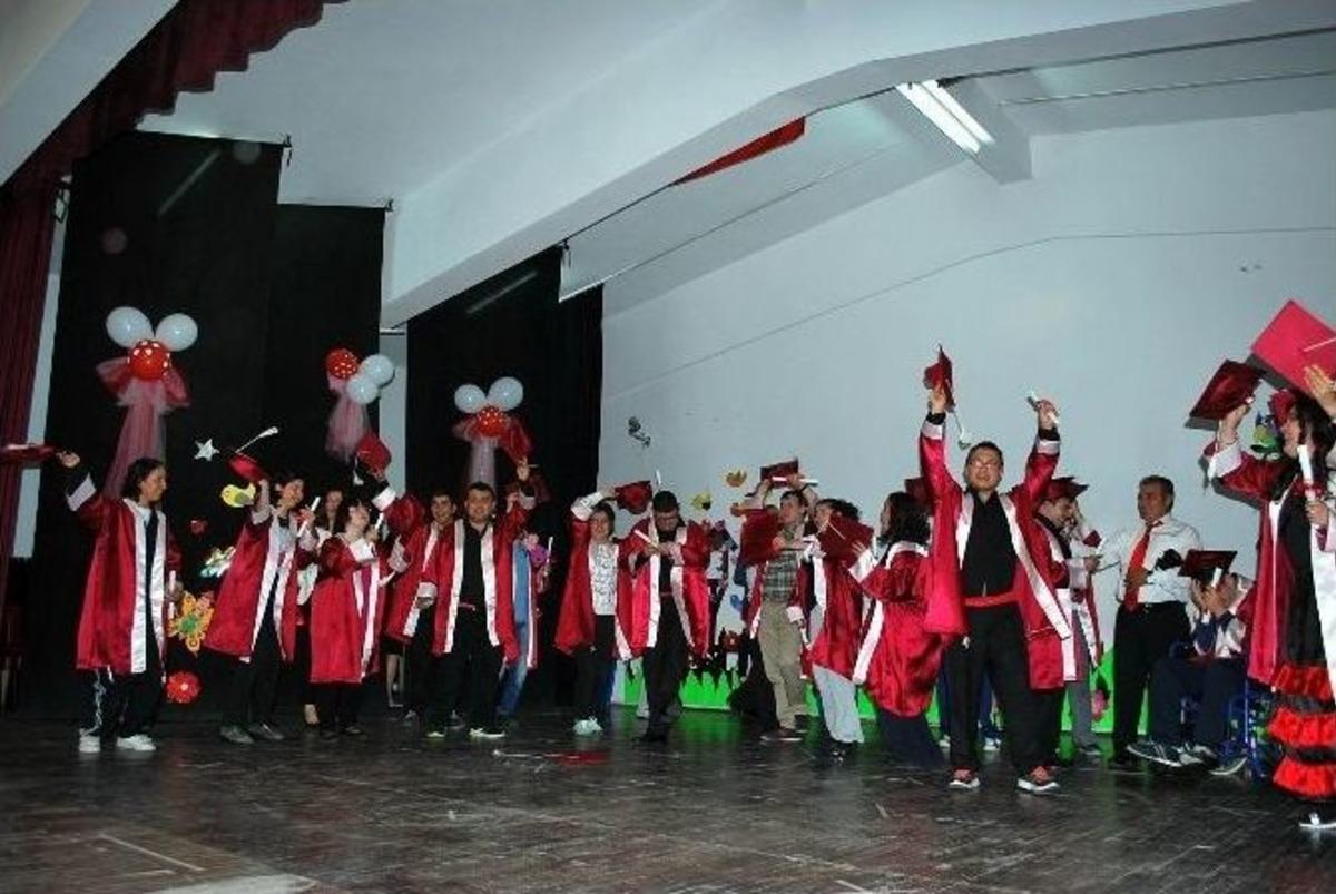 Salihli&rsquo;de &Ouml;zel Mezuniyet
