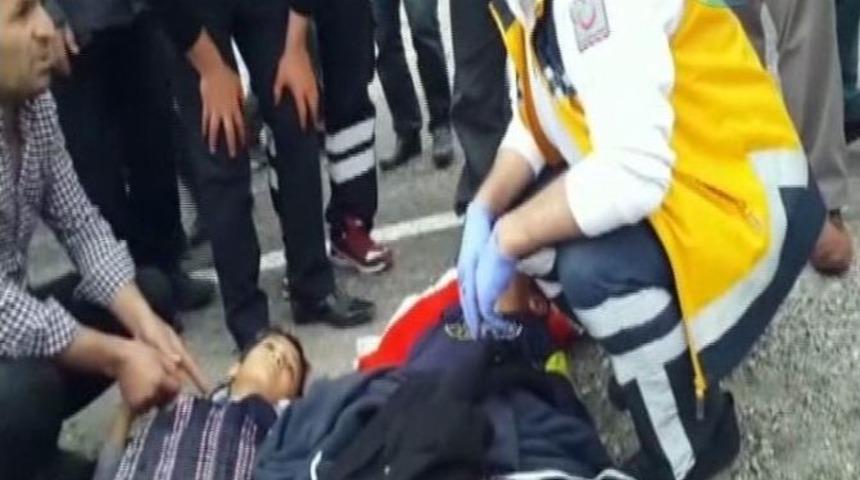 Otomobiller &Ccedil;arpıştı: 12 Yaralı