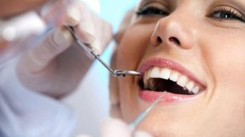 Hollywood Smile&rsquo;la Y&uuml;z&uuml;n&uuml;z Değişsin