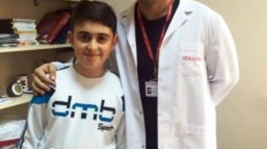 9 Yaşındaki &Ccedil;ocuğun B&ouml;breğinden 10 Mm Taş Cıktı