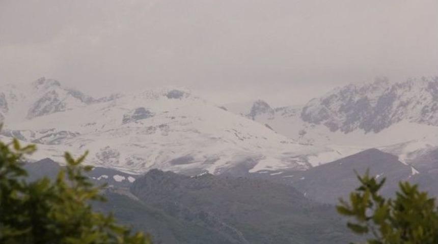 Tunceli&rsquo;de Y&uuml;ksek Kesimlere Kar Yağdı