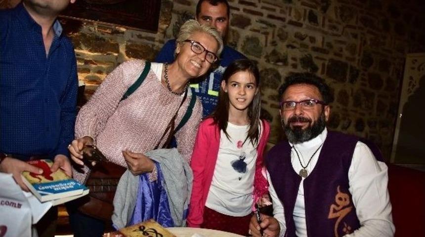 &Uuml;nl&uuml; Yazar Sinan Yağmur&rsquo;a Yoğun İlgi