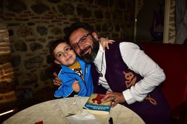 Ünlü Yazar Sinan Yağmur’a Yoğun İlgi 3