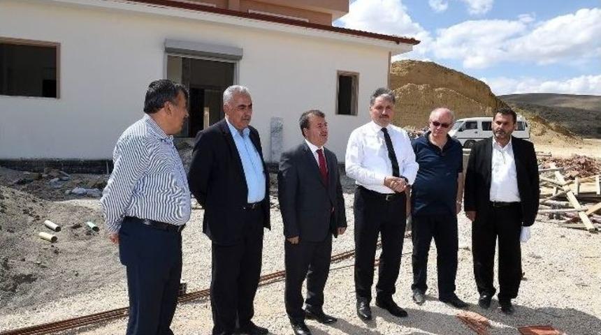 Başkan Çakır, Mezbahane Binasında İncelemelerde Bulundu