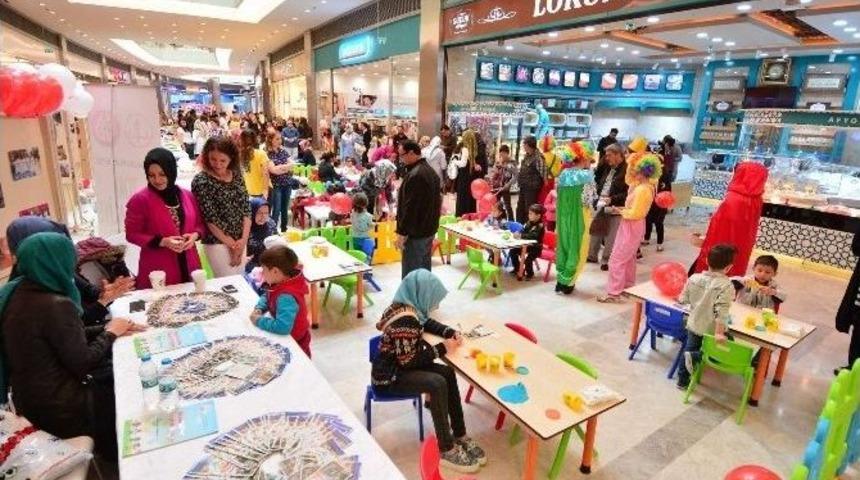 Park Afyon Avm&rsquo;de &Ccedil;ocuklar &Ccedil;ok Mutlu