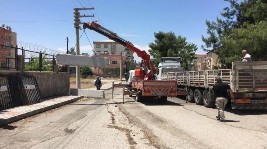 Ankara&rsquo;dan Siirt&rsquo;e 3 Tır Beton Bariyer G&ouml;nderildi