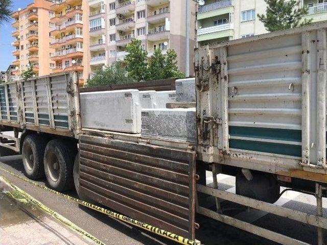 Ankara’dan Siirt’e 3 Tır Beton Bariyer Gönderildi