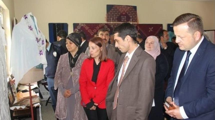 Kazpınarı K&ouml;y&uuml;nde Halk Eğitim Sergisi