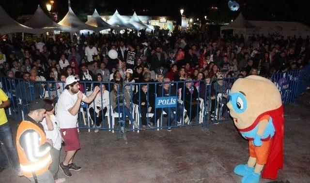 Ünlü Sanatçı Kubat Bulgur Festivalinde Sahne Aldı