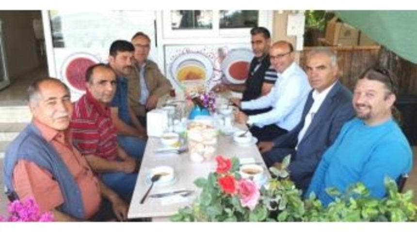 Kahvaltıda Esnafa Kutlama