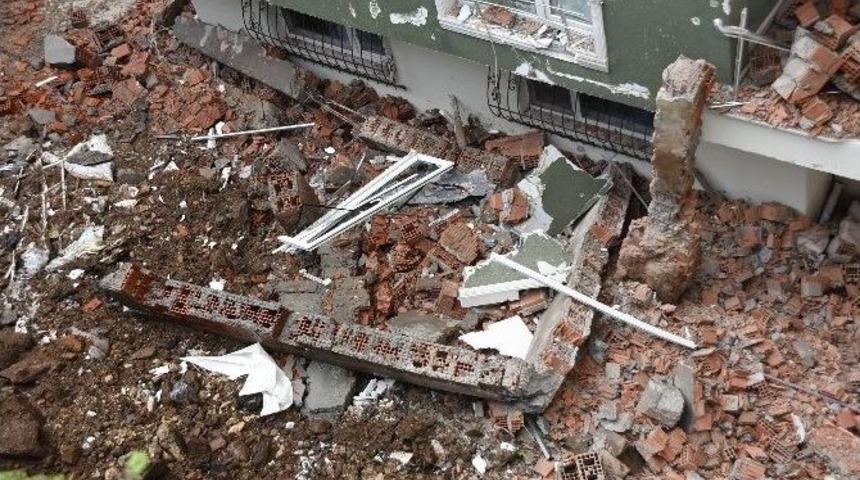 Sinop&rsquo;ta Aşırı Yağış Nedeniyle İstinat Duvarı Yıkıldı