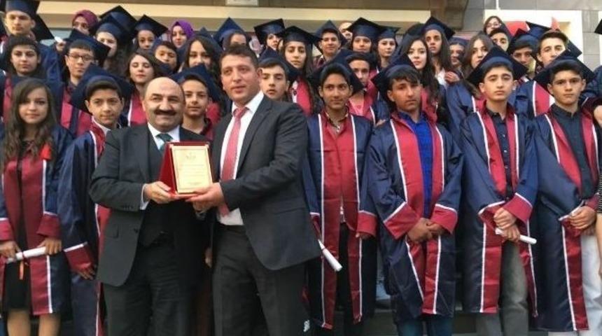 Cemalettin Sarar Ortaokulu &Ouml;ğrencileri Mezuniyet Coşkusu Yaşadı