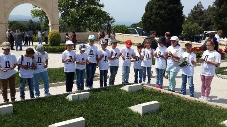 İlkokul &Ouml;ğrencilerinden Şehitlik Gezisi
