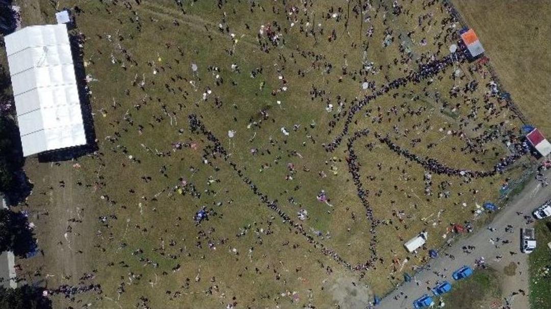 G&ouml;ky&uuml;z&uuml;n&uuml; Renklendiren U&ccedil;urtma Şenliği Havadan G&ouml;r&uuml;nt&uuml;lendi