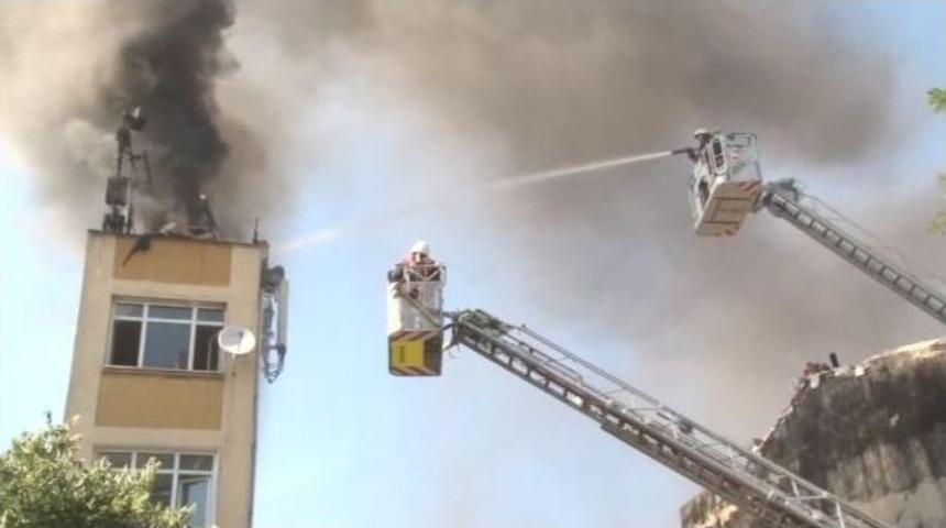 Fatih&rsquo;te &Ccedil;ıkan Yangın Kurtarma Rezaletine Sahne Oldu