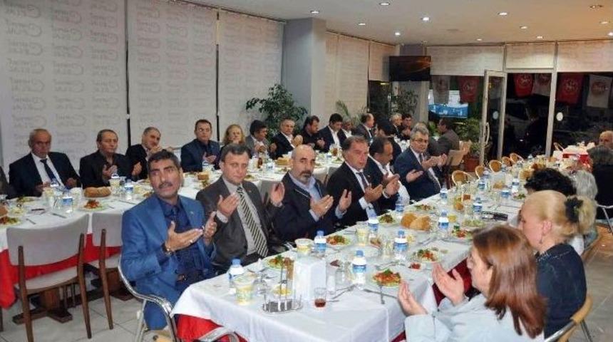 Menderes Saygıyla Anıldı