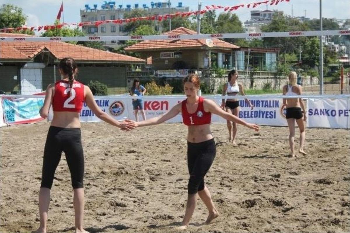 &Uuml;niversiteler Arası Plaj Voleybolu Şampiyonası Sona Erdi