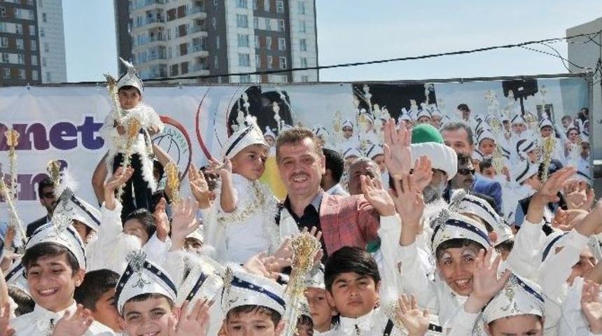 Gaziosmanpaşa&rsquo;da Bin 200 &Ccedil;ocuk Erkekliğe İlk Adımı Attı