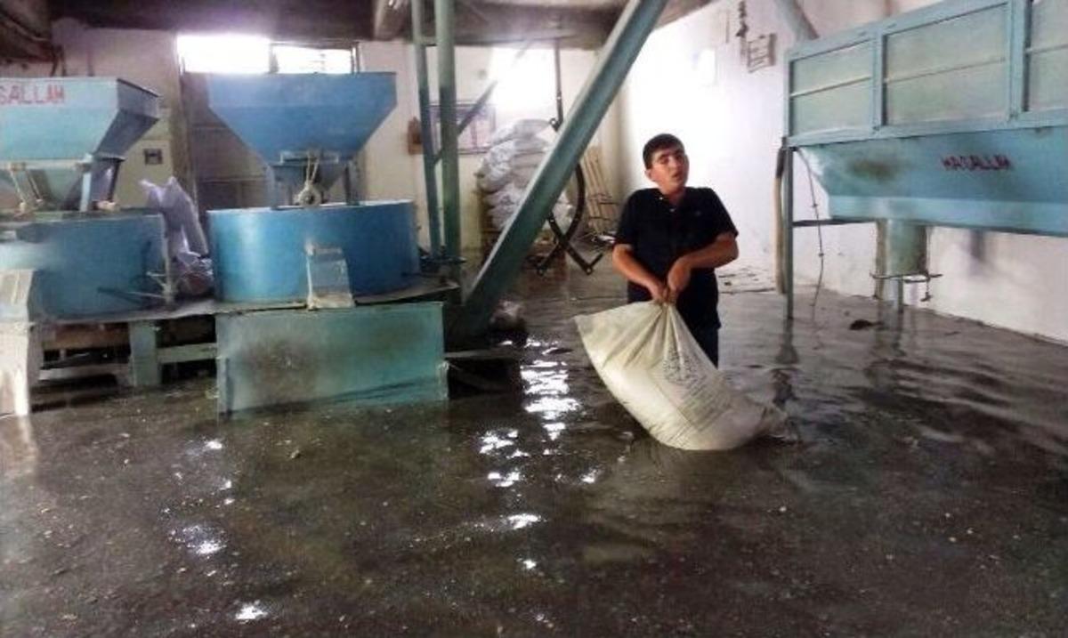 Malatya&rsquo;da Sağanak Yağış Su Baskınlarına Neden Oldu