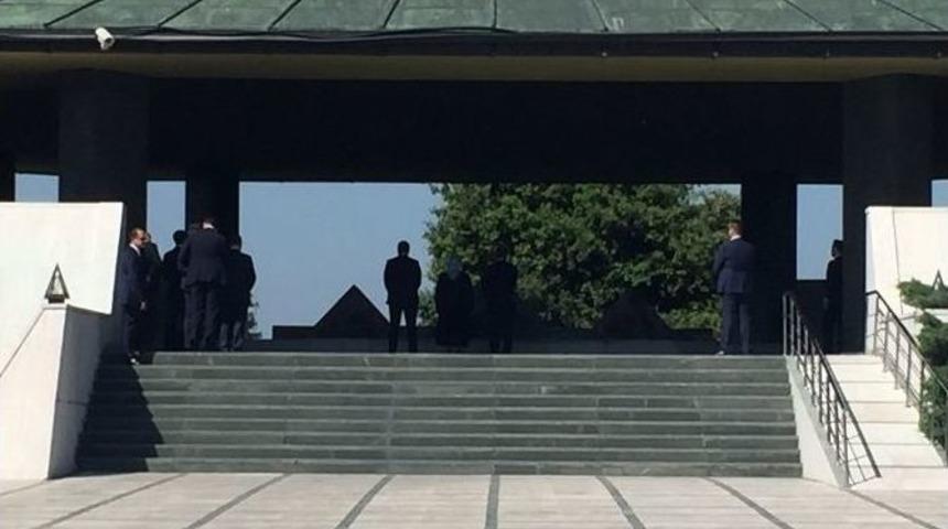 Başbakan Yıldırım, Menderes Ve &Ouml;zal&rsquo;ın Kabirlerini Ziyaret Etti