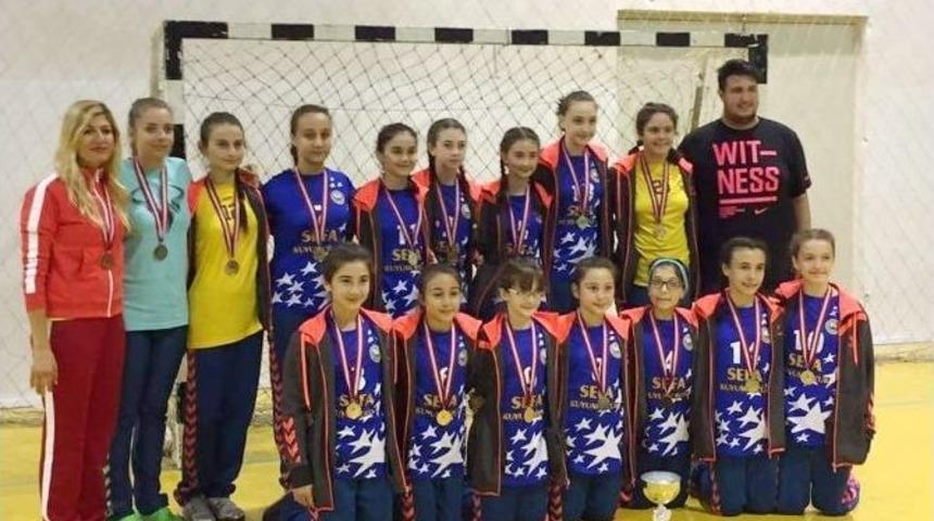 Mudanya&rsquo;nın Altın Kızları Şampiyon Olarak D&ouml;nd&uuml;