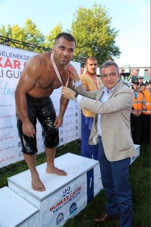 H&uuml;nkar &Ccedil;ayırında Başpehlivan Fatih Atlı Oldu 1